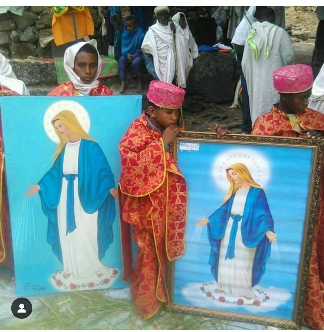 maerg1621's tweet photo. እንኳን ለእናታችን ለቅድሰት ኪዳነ ምህርት ዓመታዊ ከብር በዓል በሰላም በጤና አደረስን አደረሳችሁ!!
ለተጨነቃችሁ 
ለተቸገራችሁ 
የቃል ኪዳንዋ እመቤት
 እምዬ ኪዳነ ምህርት
 እናቴ ትድረስላችሁ ።#አሜን #Ethiopian #Orthodox https://t.co/xMyuWQDE3l