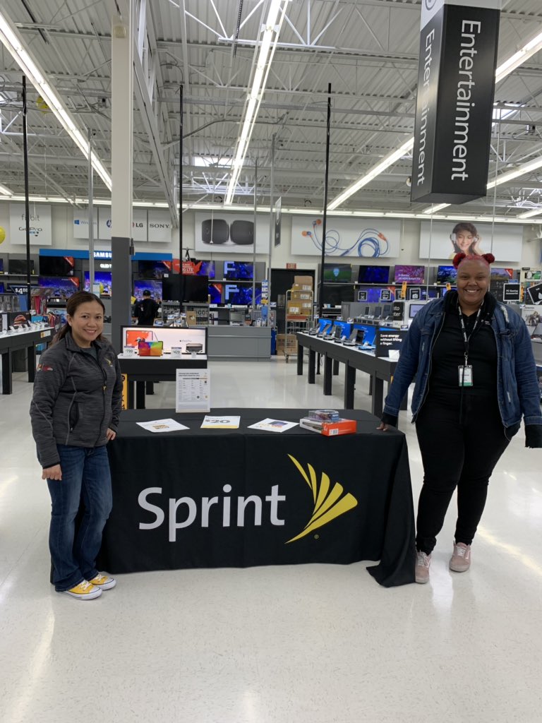 Come visit us at Walmart in Las Vegas. Free activation on all new lines for a limited time only. @SprintHL @TinaNR_Sprint