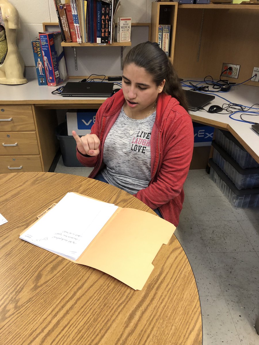UBMS_SIGNET's tweet photo. Students working hard on the Digital Art, Sign Language, and the Origami centers!! #SMSSabres #FabFunFeb https://t.co/7pZNq5WfgV