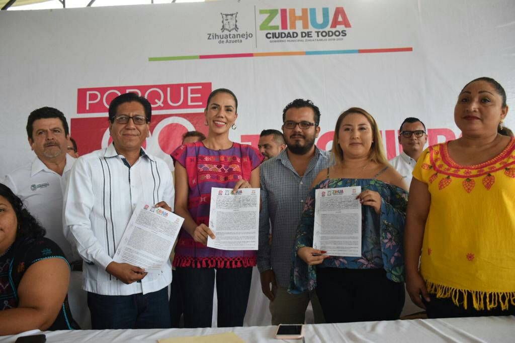 LizetteTapiaC's tweet photo. Participé en la firma del convenio con 31 escuelas primarias “Yo sin desechables” como parte de #TeQuieroZihua, este primer paso motivará a más escuelas a que implementen acciones en beneficio de nuestro medio ambiente. https://t.co/UzY9D237WI