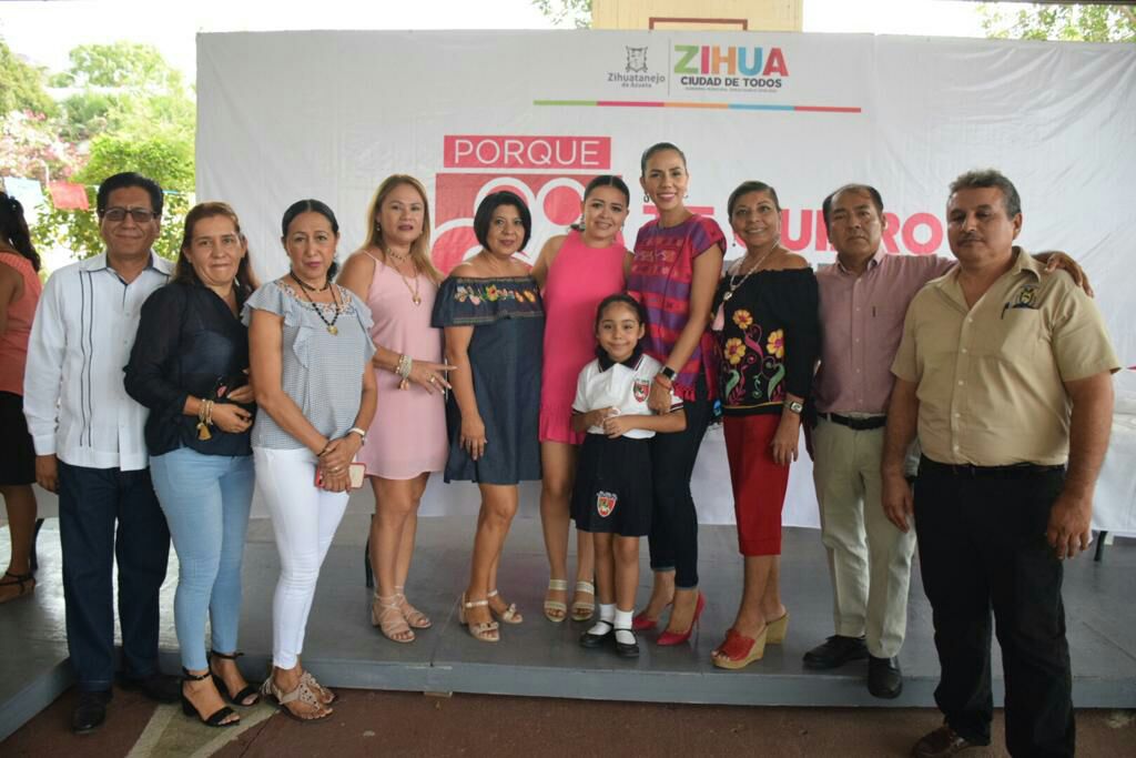 LizetteTapiaC's tweet photo. Participé en la firma del convenio con 31 escuelas primarias “Yo sin desechables” como parte de #TeQuieroZihua, este primer paso motivará a más escuelas a que implementen acciones en beneficio de nuestro medio ambiente. https://t.co/UzY9D237WI