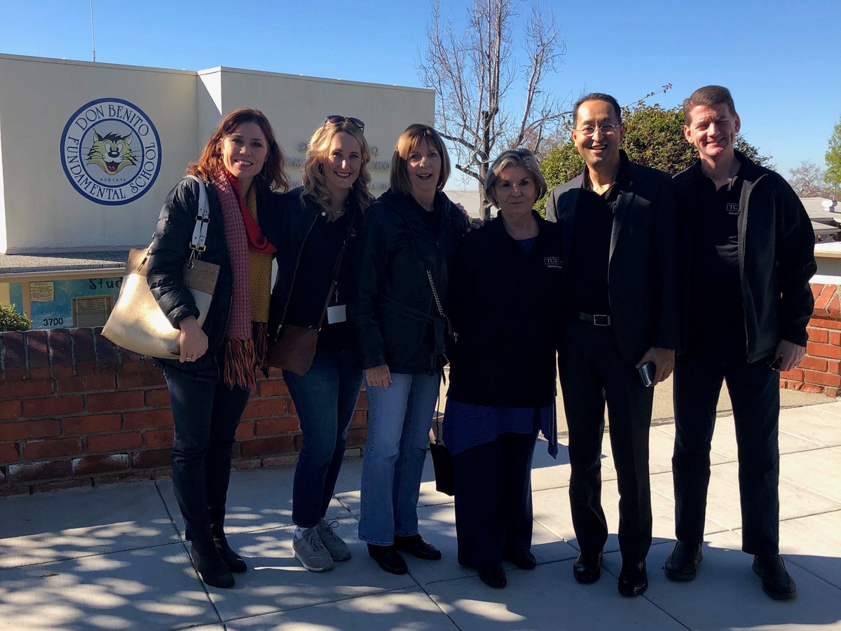 TCSEdSystem's tweet photo. Our TCS Community Board members are thrilled to be volunteering for several Pasadena United School District schools! They’re helping to reorganize a library, reading to local students, painting a community baseball dugout, and more! #pusdproud #radicalcooperation #tcsedsystem https://t.co/RXaczin6xM