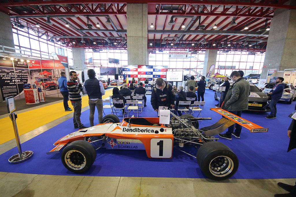 autoracingmad's tweet photo. Decimos adiós a este primer día de #AutoRacingMAD lleno de grandes encuentros. Os esperamos mañana con mucho más https://t.co/D3rSs7D7Td https://t.co/5moYmbEODV