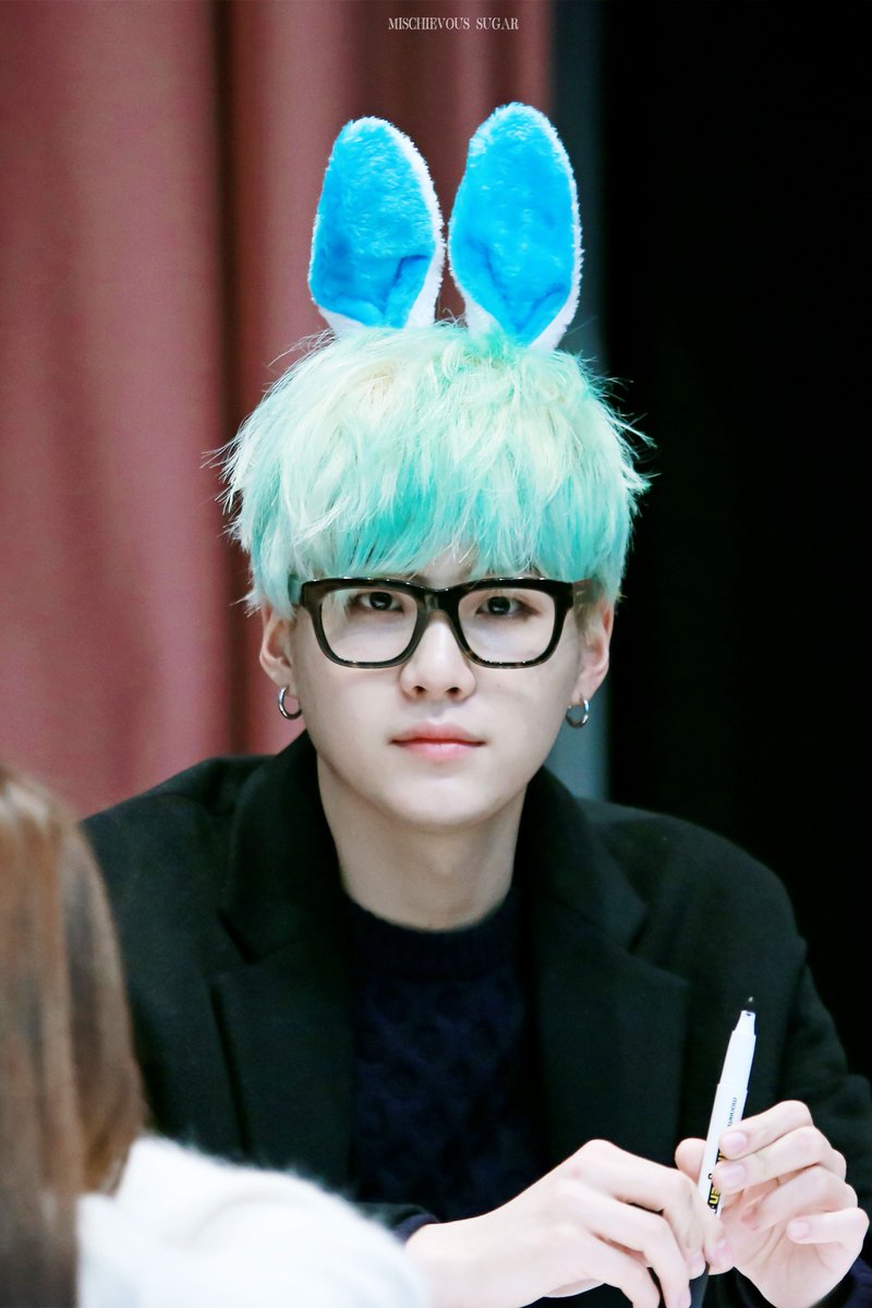 Adam42478940's tweet photo. 아기, 고양이 새끼, 그는 너무 귀엽다. 나는 파란 머리 사랑해 이 모양이 그리워... https://t.co/G2NRo5SwWH
