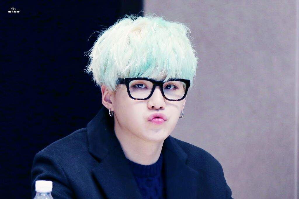 Adam42478940's tweet photo. 아기, 고양이 새끼, 그는 너무 귀엽다. 나는 파란 머리 사랑해 이 모양이 그리워... https://t.co/G2NRo5SwWH