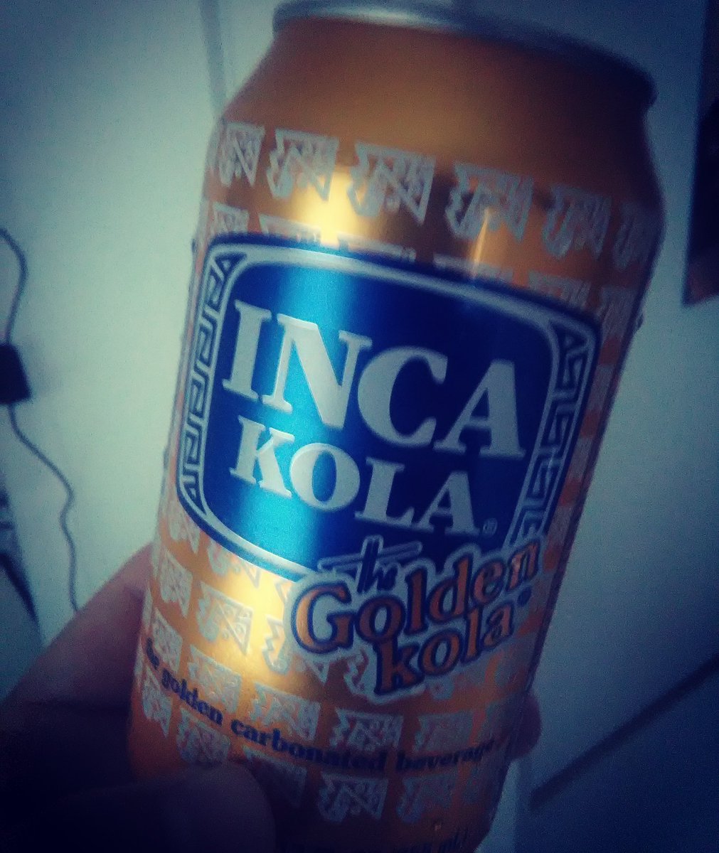 Hsinack's tweet photo. Una CocaCola etiqueta dorada para el almuerzo: !Que van a saber ustedes pe, mascotas! :D
#ConTodoCombina #TheGoldenKola #PeruvianInUSA https://t.co/UYTcclPu6P
