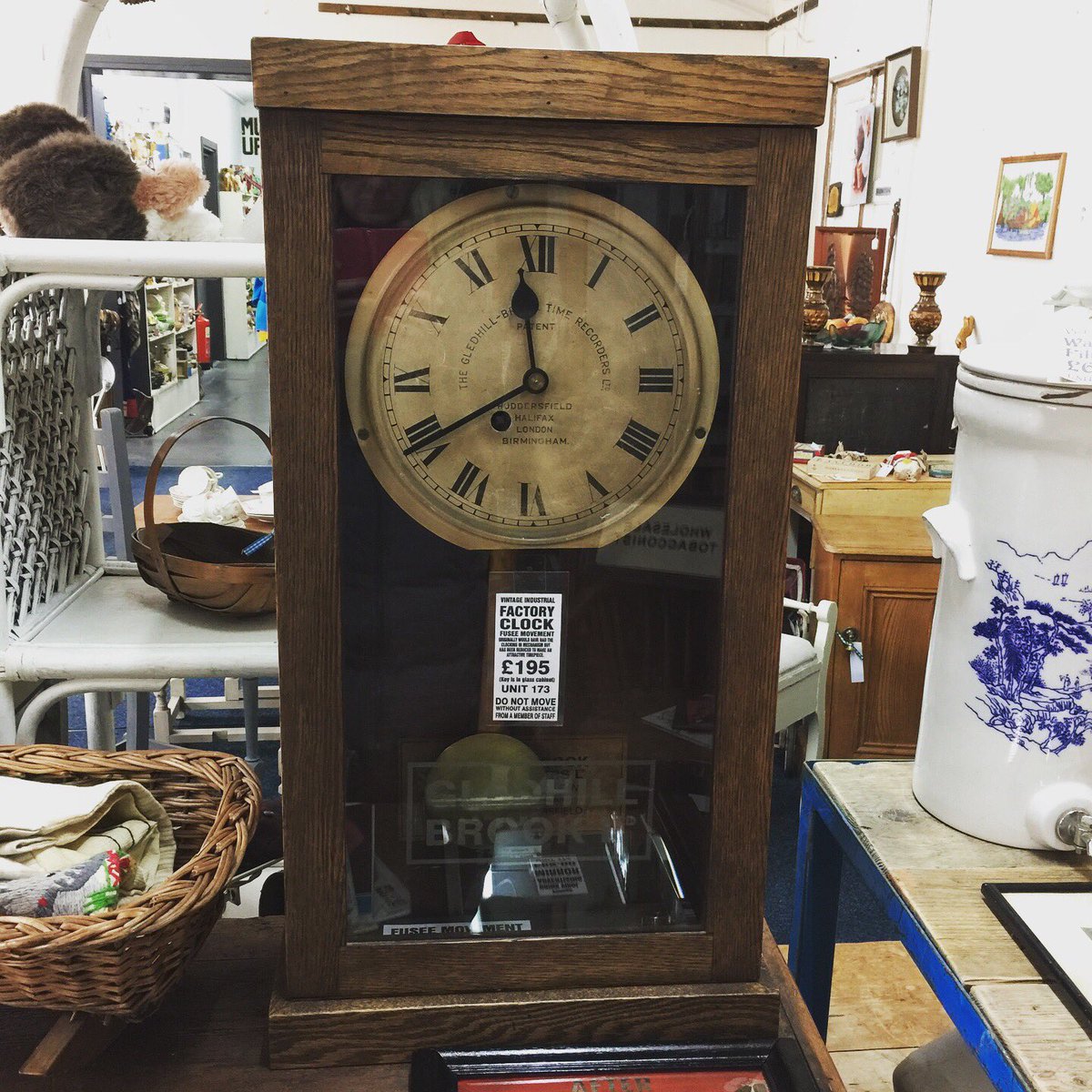 astraantiques's tweet image. Enjoy your weekend,we are open 10-5 Saturday and Sunday. #factoryclock #fuseemovement #industrial #industrialfactoryclock #astraantiquescentre #friday #theweekend