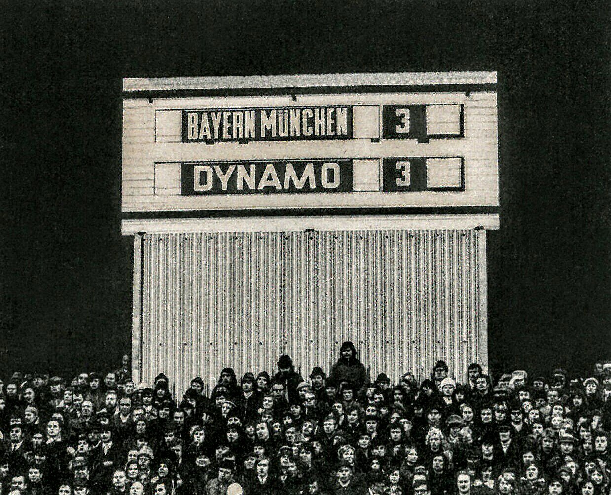 Mothersoccer On Twitter Sg Dynamo Dresden Vs Fc Bayern Munchen 1973 Rudolfharbigstadion Sgd Fcbayern Dresden Ddr Gdr