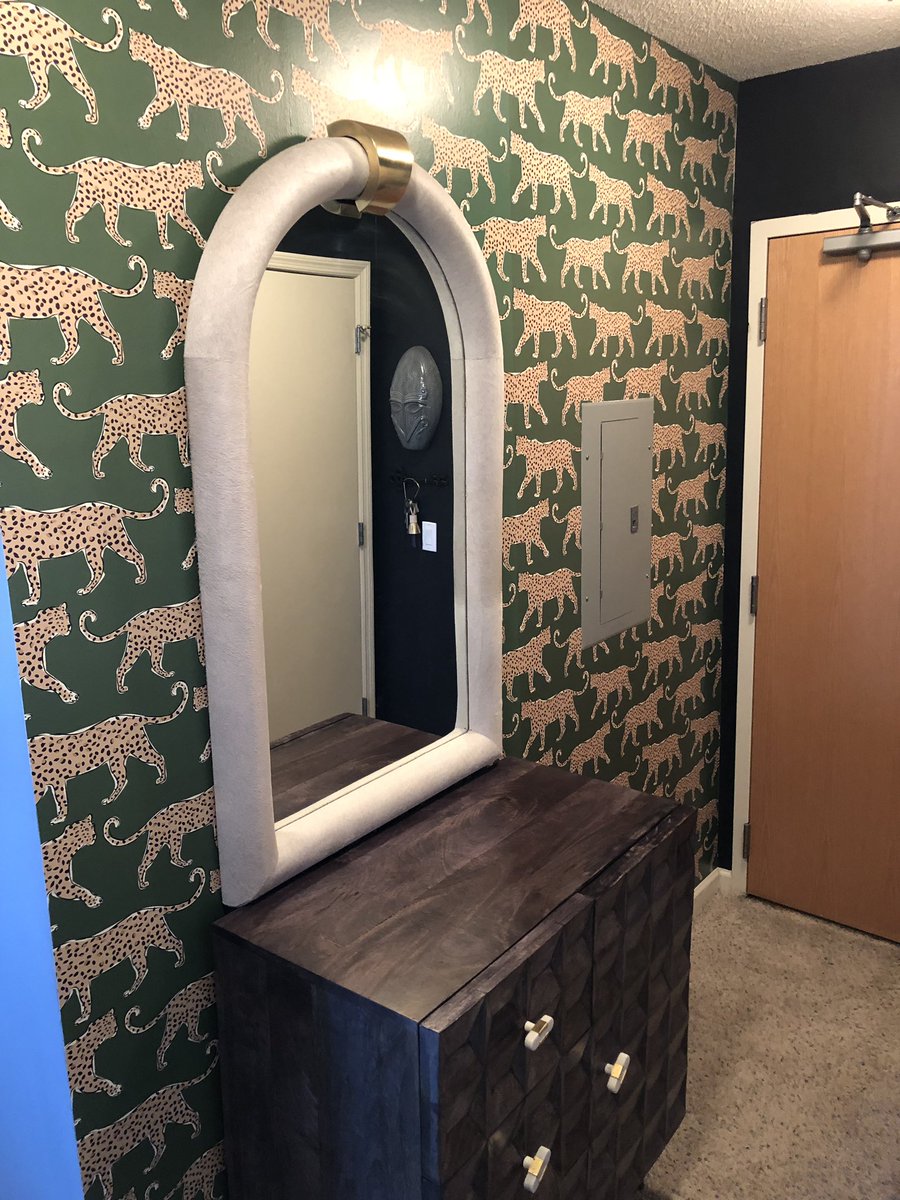 OsDecoratingInc's tweet photo. Just finished installing an accent wallcovering wall #wallcovering #contractor #wallpaper https://t.co/UIwpE2RWOh