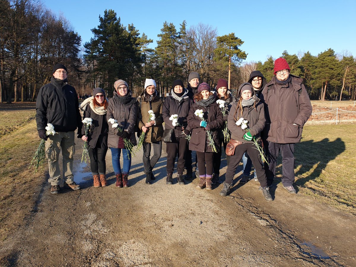 ViaggiMemoria's tweet photo. Il 1° turno del #viaggiomemoriaistoreco #vdm2019 è finito. Dopo la commemorazione a #birkenau i pullman stanno tornando a #reggioemilia
Lunedì arrivano i 360 studenti del 2° turno.
E' stata una bellissima settimana. La squadra di #istoreco vi ringrazia e vi saluta
#unitedwestand https://t.co/O3NQ2MfEAa