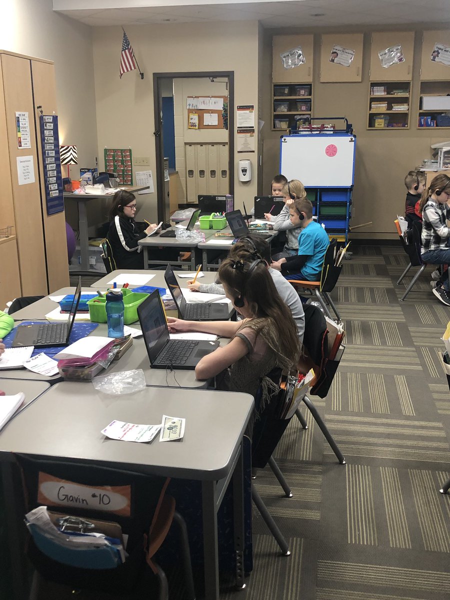 MrsOConnor33's tweet photo. Third graders are using their google classroom to help them complete and assessment. Learning about different famous Missourians while comparing and contrasting resources. #pcr3 #compasselempcr3 https://t.co/QkO4z7w0jd
