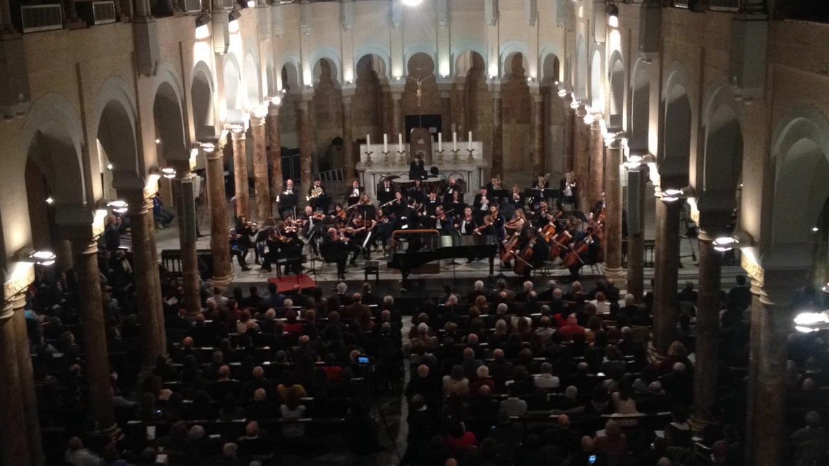 LAUComm's tweet photo. #HappenningNow #TheTripleConcert #LAUcomm collaborating with the #LebanesePhilharmonicOrchestra #ImagineArtsLebanon #ReinventCommunication @LebAmUniv https://t.co/rxV0Q5NfhQ