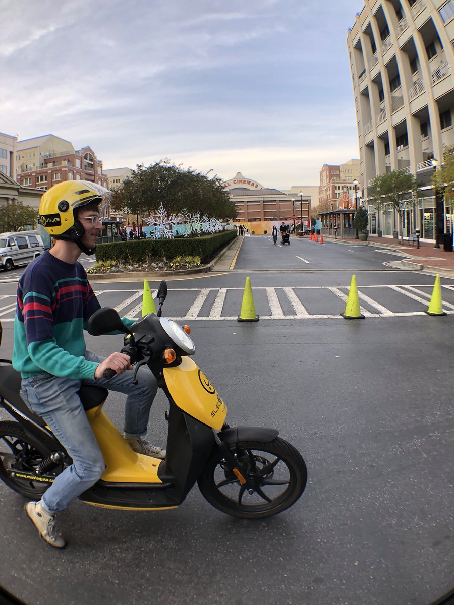 MuvingUSA's tweet photo. Driving into the weekend like... 📲🛵🌃
#TGIF #WeekendVibes #GetMuving #DiscoverAtl #ChooseAtl #MuvingUSA #AtlanticStation #Midtown #Buckhead #DowntownAtlanta #Atlanta https://t.co/Uwstd872yF