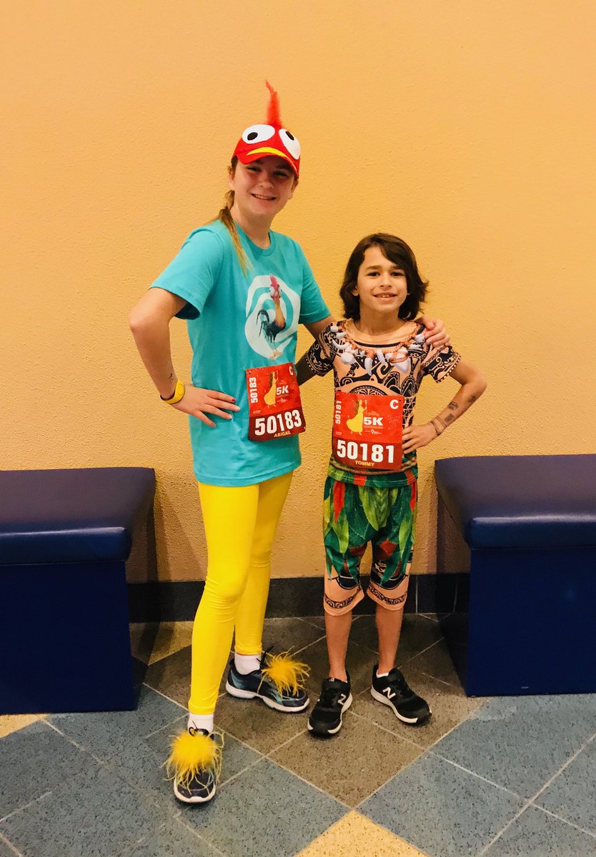 MominPixiedust's tweet photo. We were up and ready to hop on the bus at 3:30 this morning! Love my Hei Hei & Maui! #runDisney #disneyprincess5k #tangledinpixiedust https://t.co/4drXgLbLP3