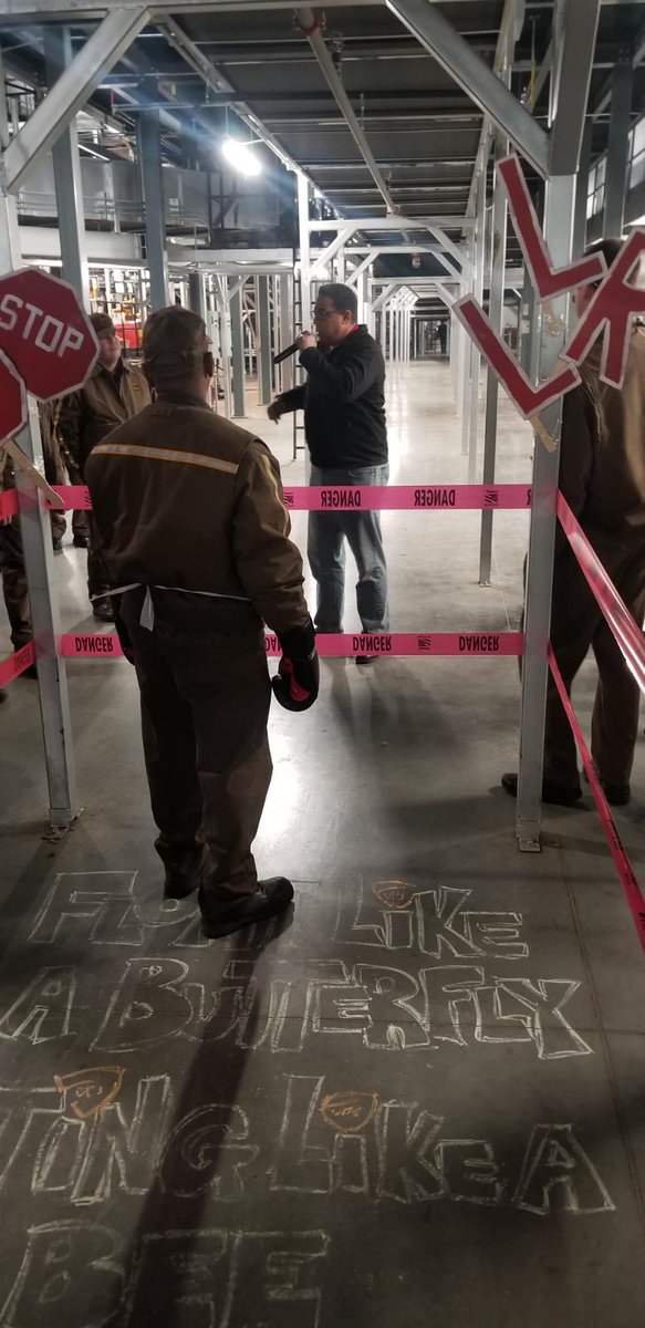HooksWardell's tweet photo. Nice job to the Lx North Center float like a butterfly sting like a bee don't get box In because of safety have some honey and be pretty as me(we) https://t.co/NYUDaQlcC9