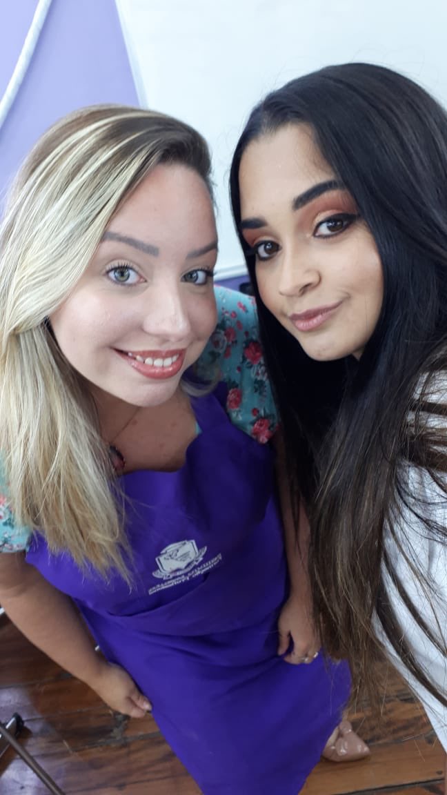 eucarolmoraes's tweet photo. Foi maravilhoso estar com vocês nesses 5/6 meses, hoje encerra nosso curso, vou levar vocês pra sempre comigo, já to com saudades #ObrigadaMeuDeus #SonhoRealizado #Formadas #ProfEllenLima #Maquiadoras #TimeEmbelleze 🎓✨💄♥️ https://t.co/97wCqwswOR