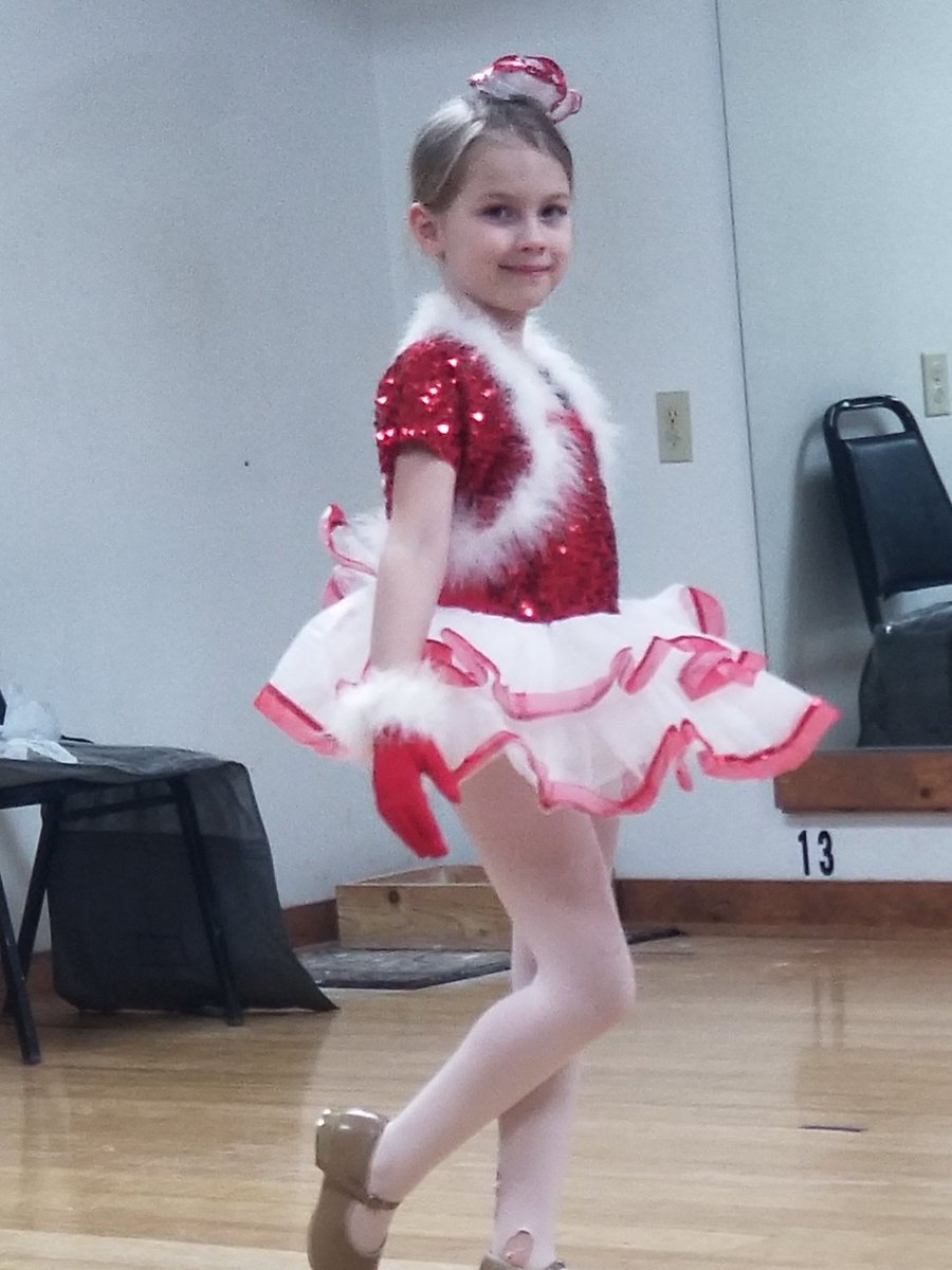 pote_anna's tweet photo. #tapdancefun #practicemakesperfect #PrincessCaroline https://t.co/9fsBC0ugzA