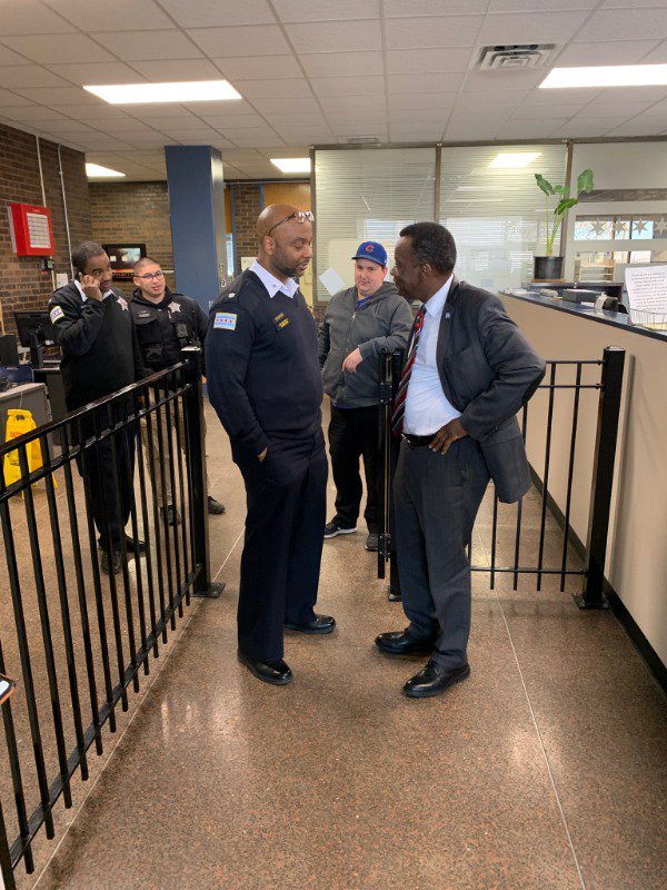 DrWillieWilson's tweet photo. Dr. Wilson represents with the 11th District CPD first responders & shows his thanks to those at Police Headquarters. We appreciate being under your cloak of protection! Keep up the amazing work! #WeAreOne #ThePeoplesMayor #Punch22Feb26 #ChiMayor19 https://t.co/iyK8CUSXrz