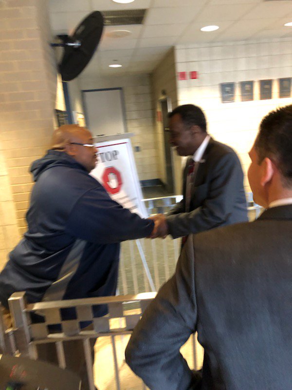 DrWillieWilson's tweet photo. Dr. Wilson represents with the 11th District CPD first responders & shows his thanks to those at Police Headquarters. We appreciate being under your cloak of protection! Keep up the amazing work! #WeAreOne #ThePeoplesMayor #Punch22Feb26 #ChiMayor19 https://t.co/iyK8CUSXrz