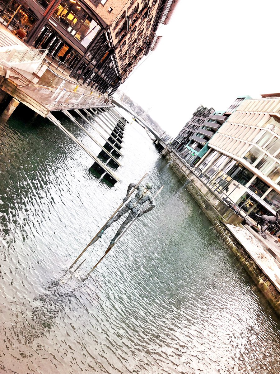 UnaMoir's tweet photo. Sightseeing in Oslo #tourists #sightseeing #operahouseoslo #art #oslocityhall #oslonobelpeacecentre #sculpture #osloroyalpalace #osloparliament #oslotramway #architecture #design #Oslo #oslocitycentre #OsloNorway #Norway #LoveNorway https://t.co/2xTQG9C2pF