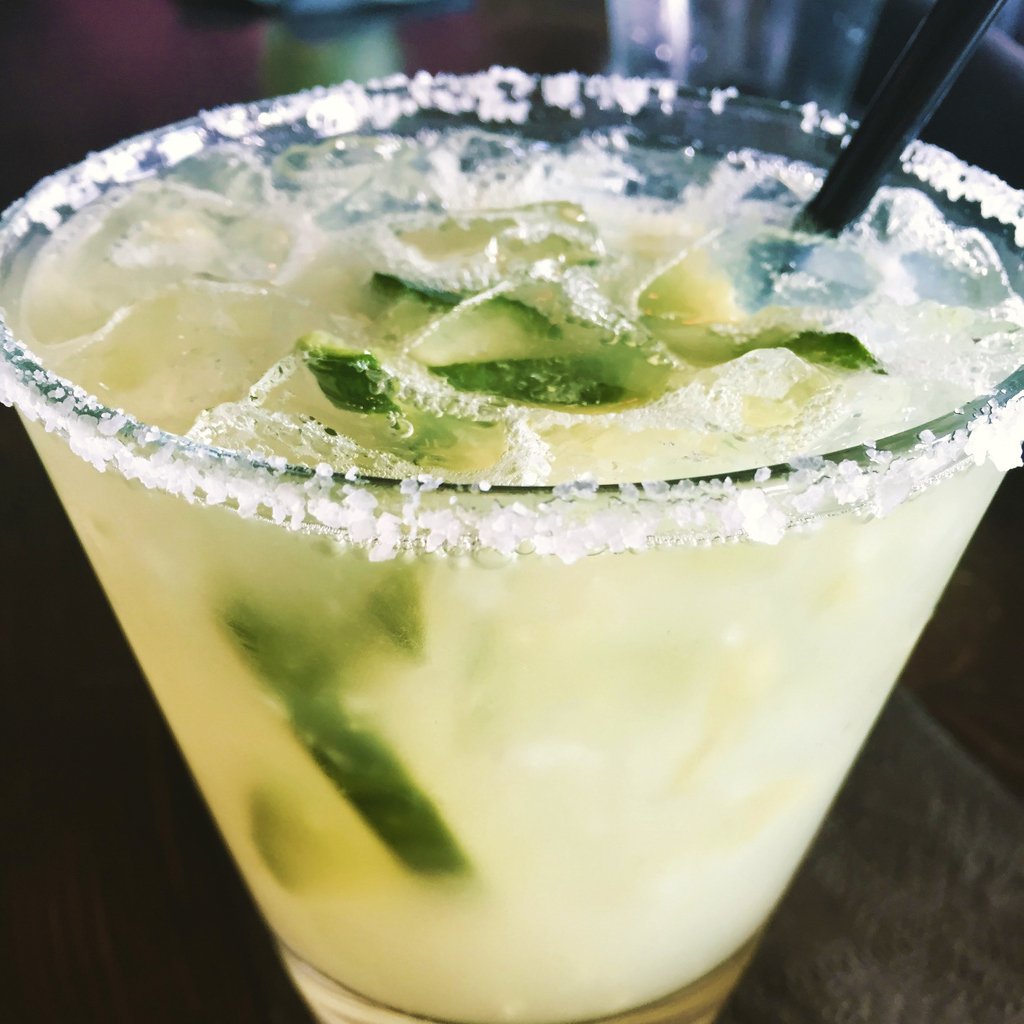 DrinkGompers's tweet photo. The Spicy Herman because sometimes you want a little kick in your Gomptail on #nationalmargaritaday
1.5 oz Gompers Gin
.5 Lime juice
3 Slices Jalapeno 🌶️
3 Slices Cucumber 🥒
.5 oz Simple Syrup
Inspired by @lonesomedovebistro
#gomptail #fortworthstockyards https://t.co/aWylghOAPW