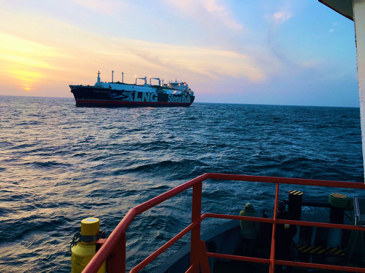 WanjaTh's tweet photo. Servicio al “Stena Blue Sky” (285.4m x 43.4m) 🇬🇧🔵
#LNG #GasCarrier 
Buen fin de semana !
Good Weekend ! 
#FullAhead https://t.co/gOvYuMlQ5u