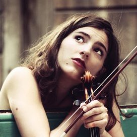 _Deconcertants's tweet photo. Dernier mouvement du concerto n°1 pour violon de #Prokofiev, et dernière soliste : la merveilleuse Anna Göckel ! A entendre le #8mars prochain :)
Une biographie par ici 👇

https://t.co/bXc7ot6Px1 https://t.co/Z2LgotKF5Q