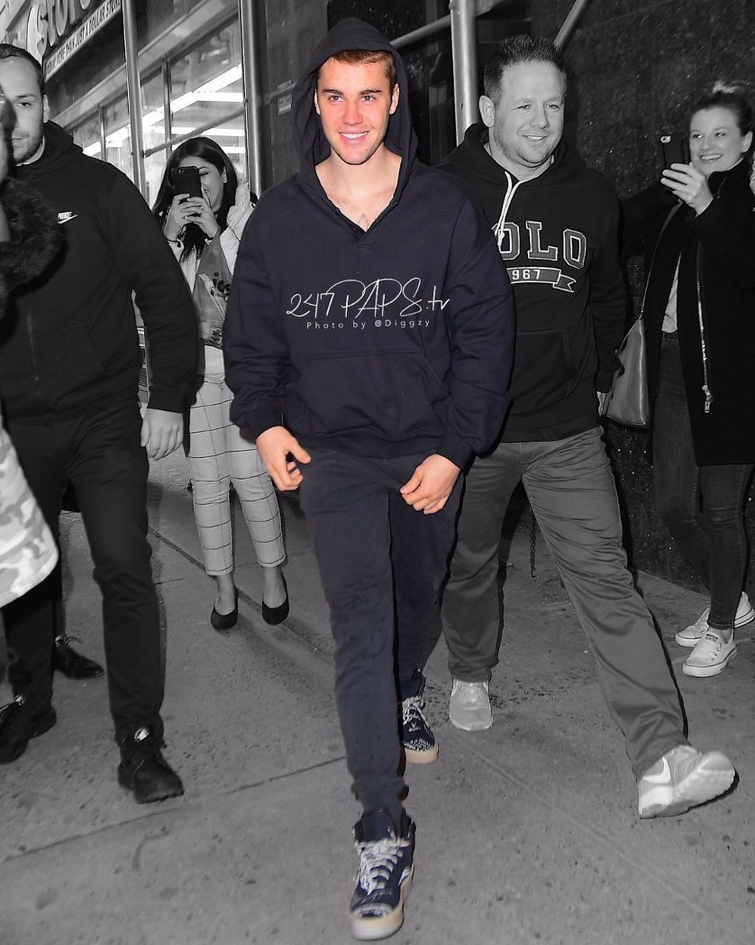 ___JBNews's tweet photo. Amo verte sonreír, nunca ocultes esa hermosa y tan perfecta sonrisa que tienes. Con esa sonrisa pintaste mi día a colores, muchas gracias #JustinBieber https://t.co/jI7mbuLBH6