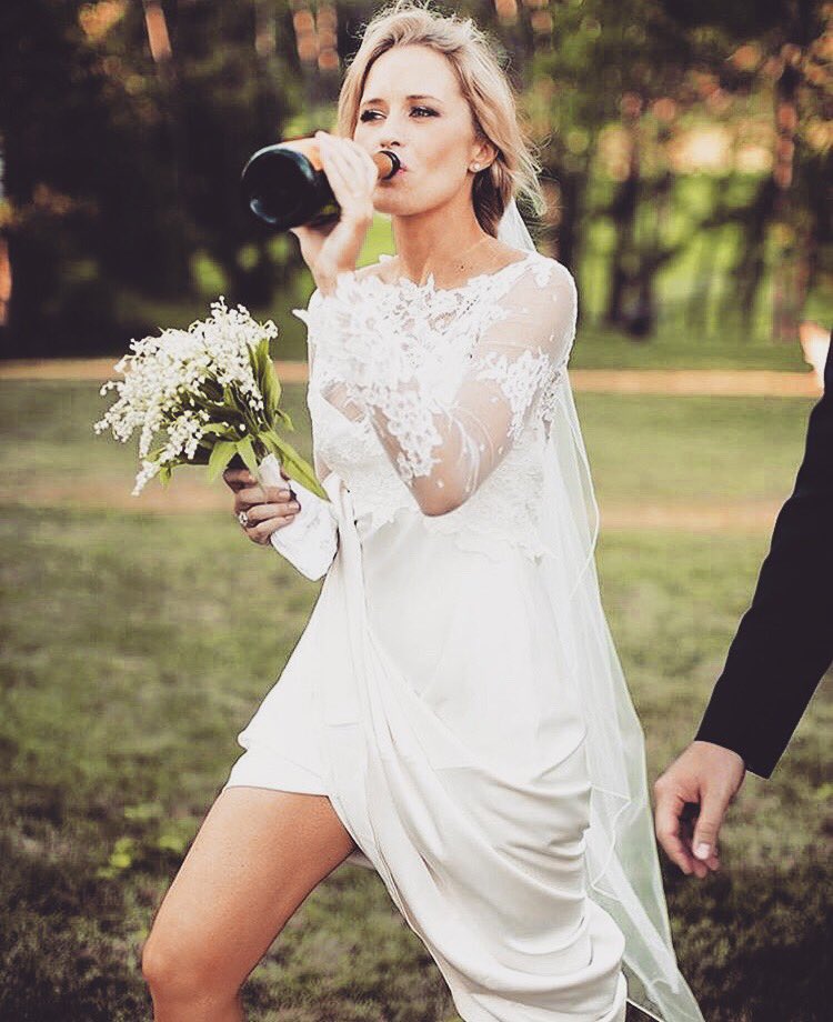 CeliaEventos's tweet image. Noche de viernes🍾🍾
📸 @jacquelinepattonphoto 
#novias #noviasdiferentes #vestidosdenovia #wedding #weddingplanner