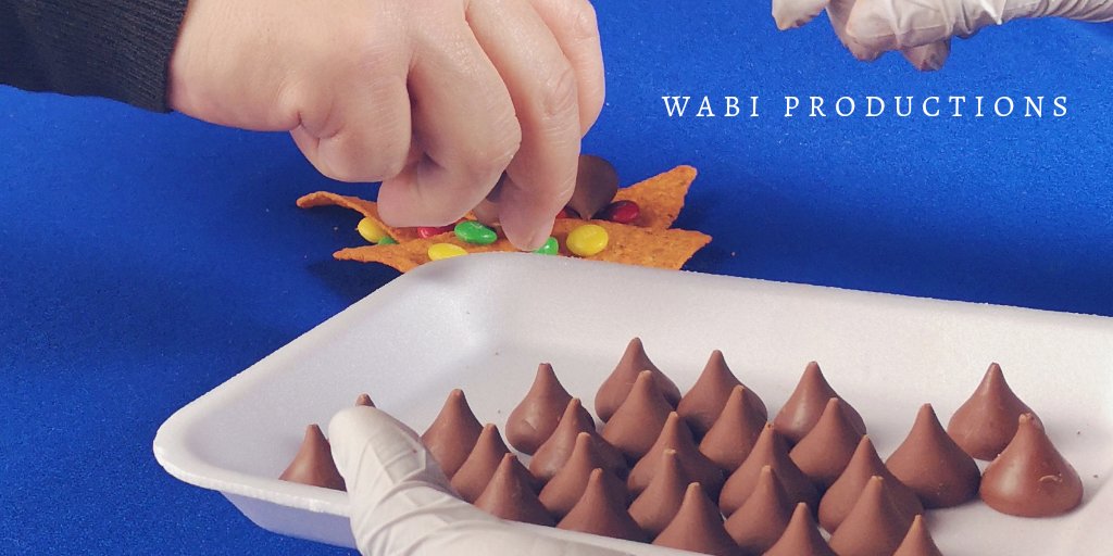 WabiProductions's tweet photo. Today we are filming something delicious with the amazing director Andrés Cerda. See more #bts in our Facebook page. | Hoy estamos filmando algo delicioso con el increíble director Andrés Cerda. Ve más #detrasdeescenas en nuestra página de Facebook. 
#wabiproductions https://t.co/QWWLhyBXro