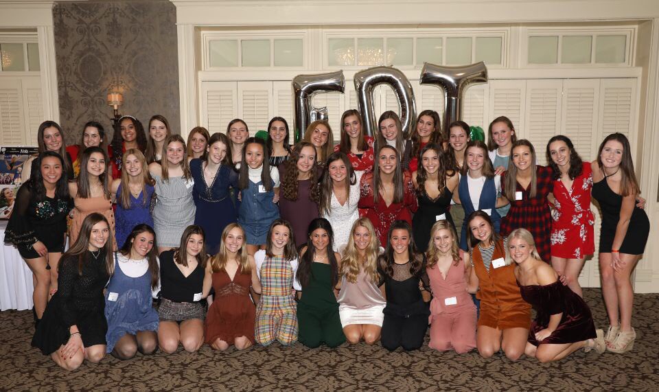 EdinaDanceTeam's tweet image. Celebrated an incredible season with the best team ever! 💚 Season 2018-2019 will be one to remember with many historical program moments, passionate coaches and dancers and a really FUN TIME! #leaveitall #bestyet #edt1819 #giveitnow #5more #siri #djpartyremix #1%more