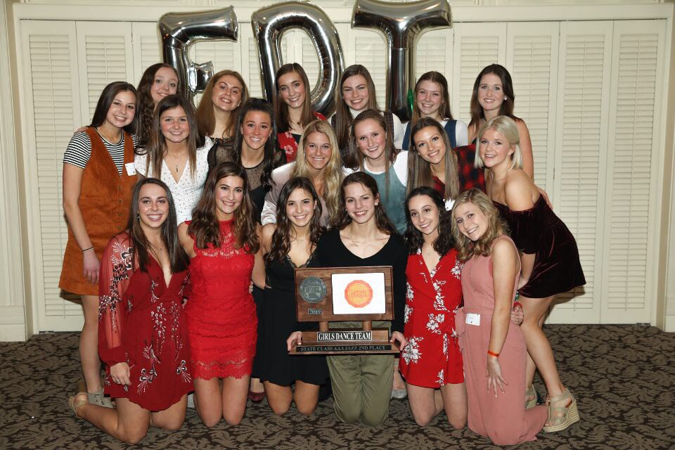 EdinaDanceTeam's tweet image. Celebrated an incredible season with the best team ever! 💚 Season 2018-2019 will be one to remember with many historical program moments, passionate coaches and dancers and a really FUN TIME! #leaveitall #bestyet #edt1819 #giveitnow #5more #siri #djpartyremix #1%more