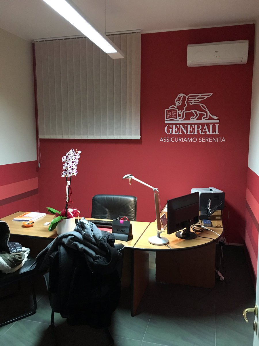 AgGenerali_I25's tweet photo. Oggi inauguriamo la nuova Agenzia di CatanzaroLido Germaneto in Viale Europa. Un grande in bocca al lupo al Sig. Giampiero Del Vecchio per il raggiungimento dei migliori successi🍾 https://t.co/Syq5v2pH8Y