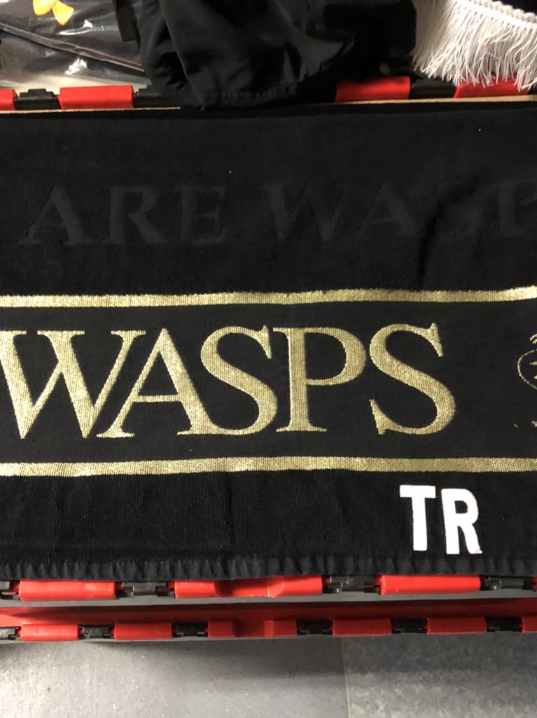 Kitman Clearout, this (New) towel, as used by players on match day. (Available from @WaspsShop ) Retweet #everykitmanknows and the number or up to 3 letters you would like printed if selected. Winner chosen next Friday at 19:24hrs. Happy Friday 🍷