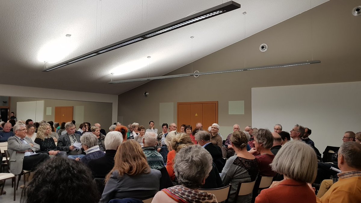EPLibertes's tweet photo. Je suis ce soir à #Lipsheim, dans le cadre du #GrandDebatNational à l'écoute des citoyens. Merci à eux, venus nombreux échanger de manière constructive. https://t.co/HX2qpMmlKK