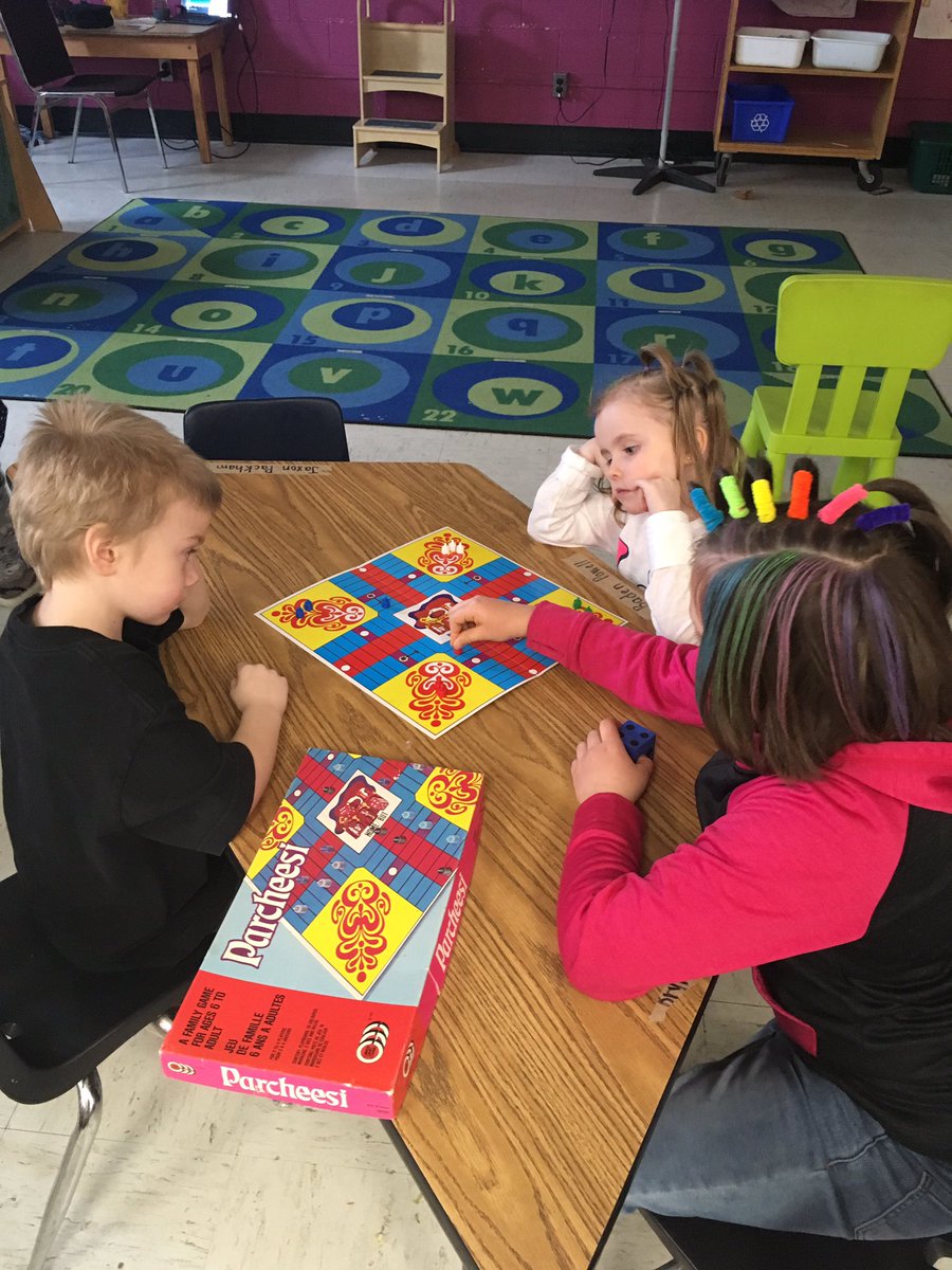 dekkercarrie1's tweet photo. Enjoying some fun with our Kinder buddies! 👫👭👬@KateyGStewart @Thompson_Creek https://t.co/JouTORMkKW