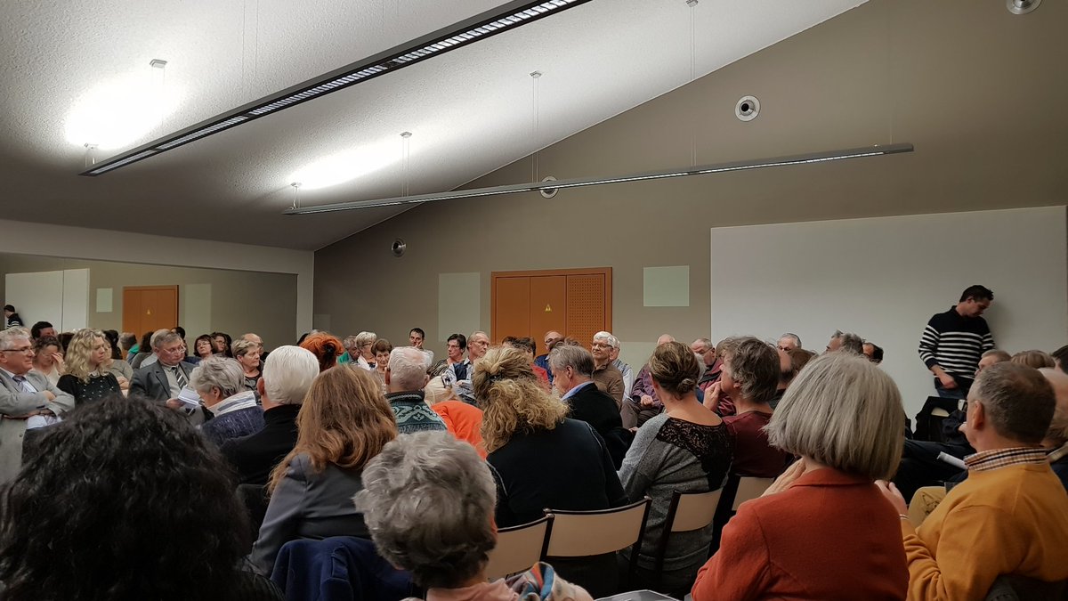 EPLibertes's tweet photo. Je suis ce soir à #Lipsheim, dans le cadre du #GrandDebatNational à l'écoute des citoyens. Merci à eux, venus nombreux échanger de manière constructive. https://t.co/HX2qpMmlKK