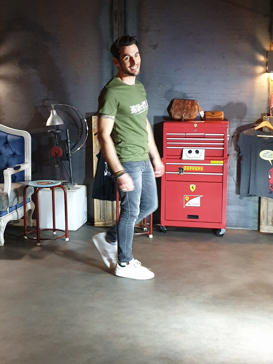 Tatii_6's tweet photo. Ce soir, ptite soirée privée #VeryBadGeek à #Bordeaux 😁 découverte de la nouvelle collection ! Du #HarryPotter, #Groot, #AssasinsCreed et de l'univers manga ! https://t.co/A1PRb6KuQD