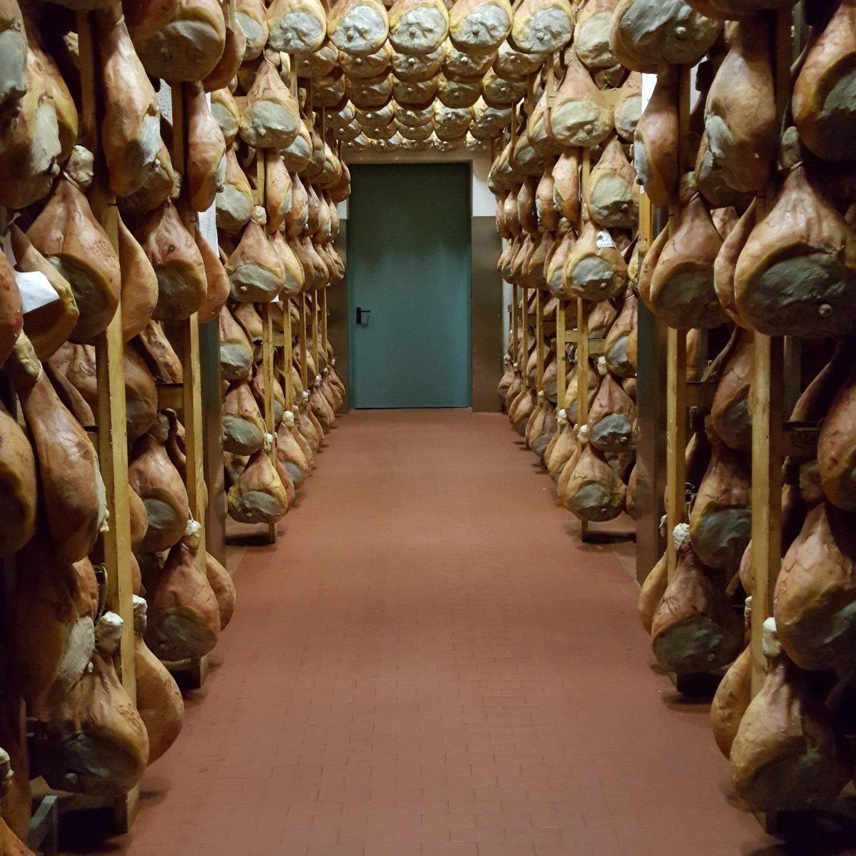 Helaas een aantal afmeldingen ontvangen voor de reis naar Parma. Je kan dus nog mee! 28 tm 30 april €550  deworstmaker.nl voor meer info. Bellen of appen kan natuurlijk ook. 0641249244