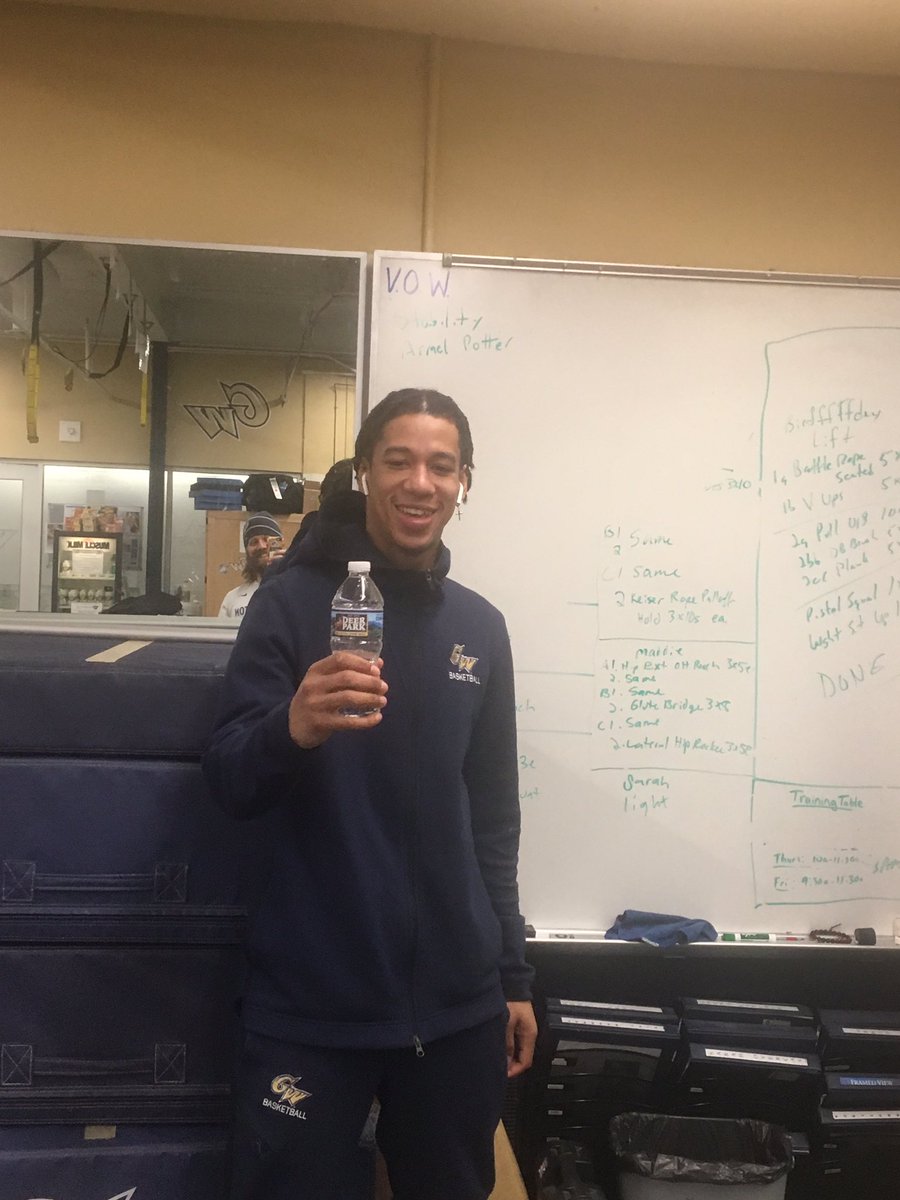 ToddHamer's tweet image. My man @A_Potter2 getting this weeks VOW. He has done so much to be a stabilizing force for @ColonialsStrong and @GW_MBB all season. Great work my man keep it up!