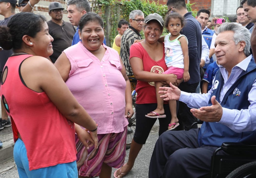 Lenin's tweet photo. Estamos atendiendo a las hermanas y hermanos más necesitados de la Patria. Conversar con ellos es siempre una lección de tesón y perseverancia. #LaMisiónContinúa https://t.co/jTthURqxi3