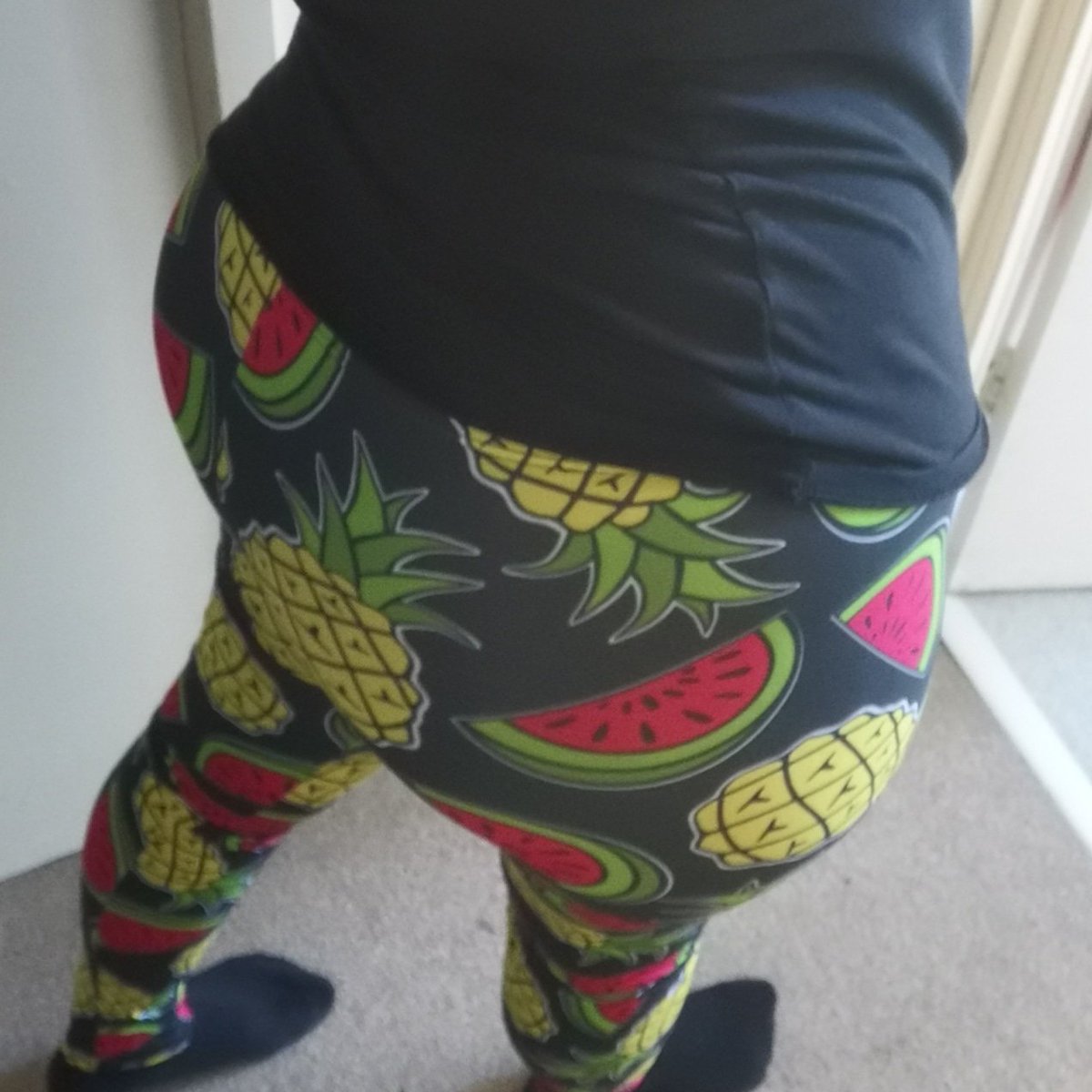Loving the new prints from @locketloves click my link to browse and shop the latest unique #activewear
lucylocketloves.grsm.io/CarolImpey
#leggings #fashion #fitness #curvyandfit #fitmums #colour #color #booty #bootylicious