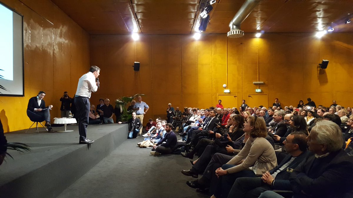 matteorenzi's tweet photo. Mi scuso con le centinaia di persone che sono rimaste fuori dal Lingotto. C’è davvero qualcosa di grande tra di noi! Sono commosso da tanto affetto e da tanta amicizia. Andiamo avanti, su #UnAltraStrada https://t.co/jKcaccVgHU