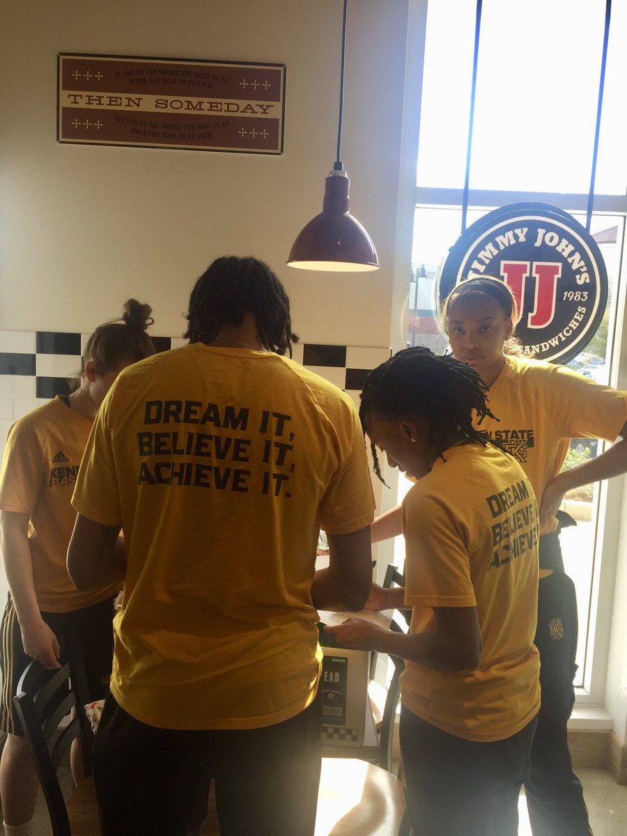 KSUOwlsWBB's tweet photo. Time to eat so you know whoβs on deck...
#OurFirstClassFirstClass
(@_LexiMann_ spotted the paparazzi in action πΈ)π https://t.co/g6NQnJ1d6q
