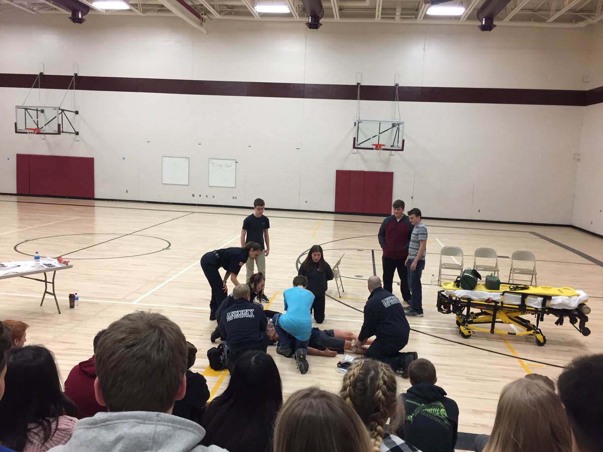 NVMSPE's tweet photo. Thanks Ankeny Fire Department ! Our 9th grade students got a hands on training scenario over the last 2 days! @AnkenyNorthview #firstaidandcprtraining https://t.co/7FSsAjbcQd