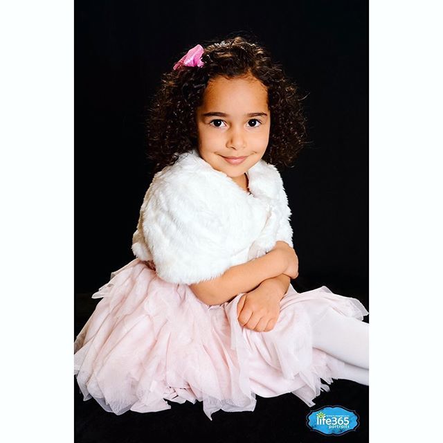 Life365Portrait's tweet photo. Girls are made of magic ✨ [photo: Nicole // WA] https://t.co/8WbaUW7La5 https://t.co/Bghv10Toc6