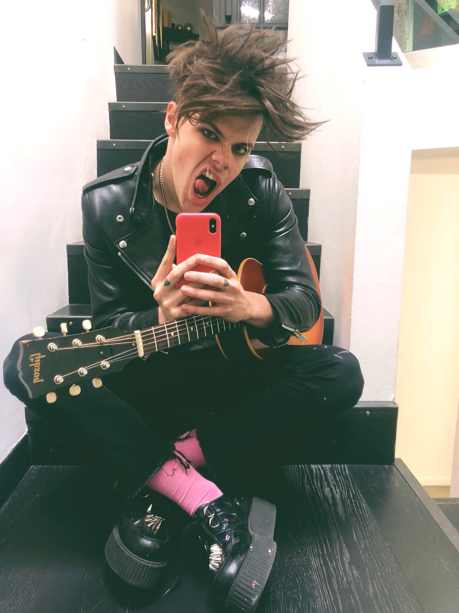yungblud's tweet photo. https://t.co/AoS66BZ9Hp