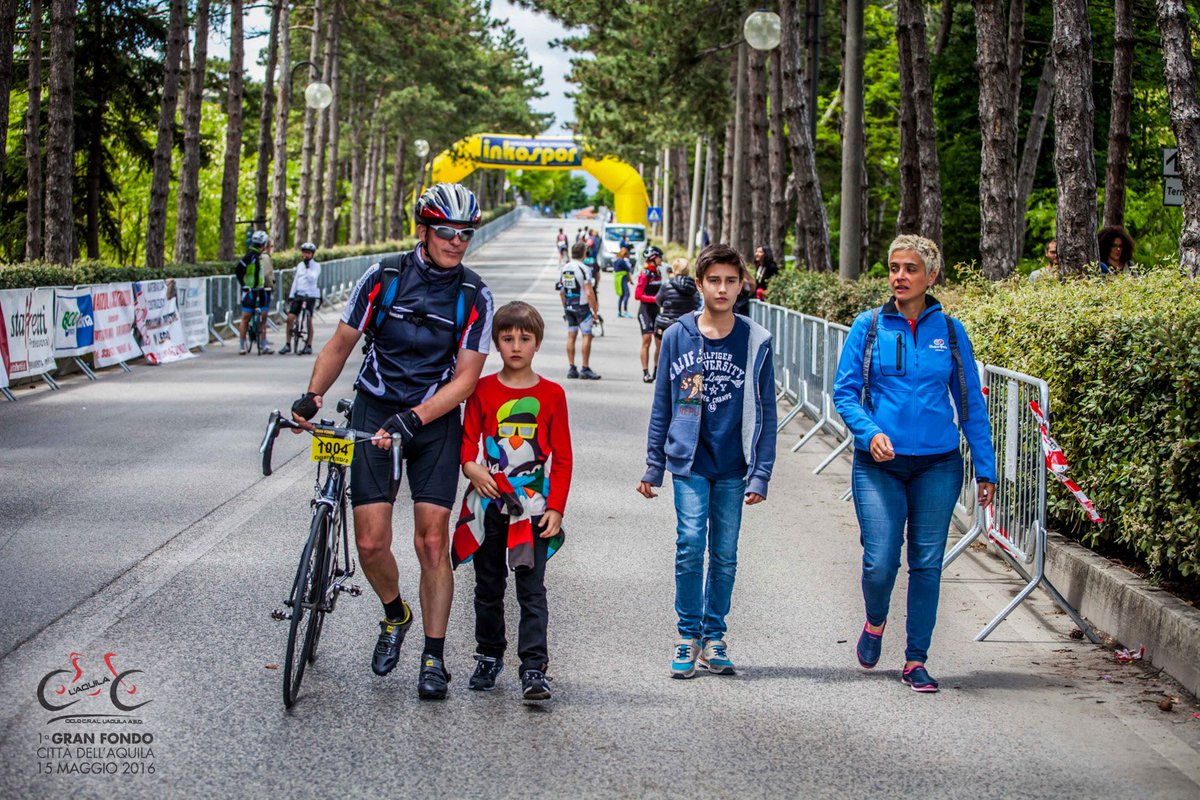 granfondoaq's tweet photo. 🇮🇹Mancano 3 mesi al #19maggio. Siete ancora incerti se lanciarvi o meno in nuove sfide sulle vostre amate due ruote? Date uno sguardo alle prime edizioni della #GFAQ. Guardate che entusiasmo! 🚴💪
Per iscrivervi ➡ https://t.co/oG733ayQFb
#Granfondolaquila #LAquila #Bike https://t.co/ry3Z8aix2B