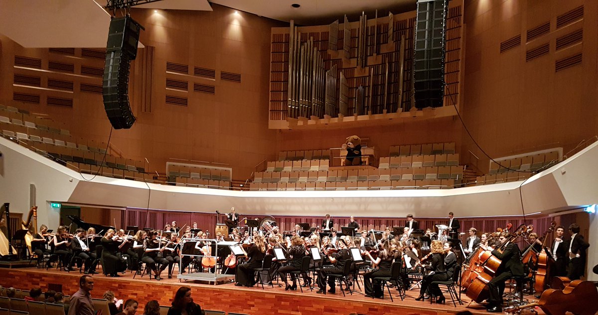 Prachtig <a href="/studentenorkest/">Ned.Studentenorkest</a> in <a href="/MuziekgebouwEHV/">Muziekgebouw Eindhoven</a>