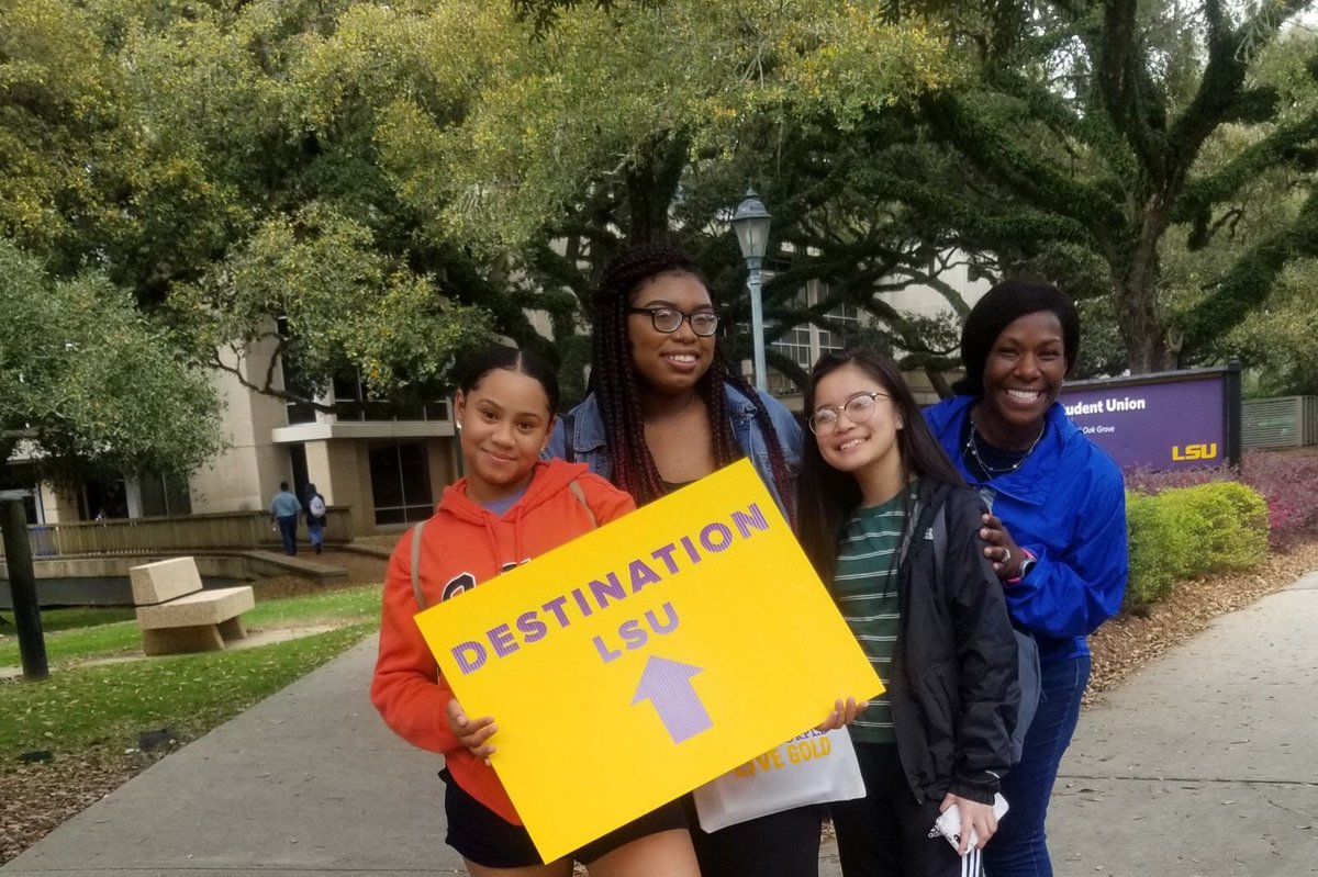 DrGerod's tweet image. Patriots making decisions about life after high school. #LSUBOUND #ehretunited ⁦@JPschools⁩ ⁦@JEHSofficial⁩